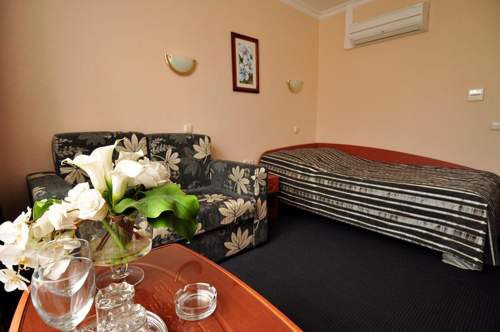 Hotel Yubileiny Minsk Exterior foto